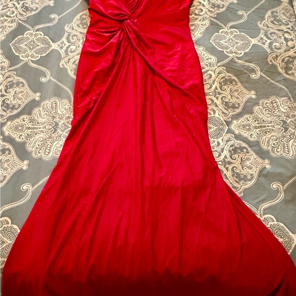 Faviana Knot Front Gown-Elegant Red Strapless Evening Gown ( great condition) - Picture 12 of 13
